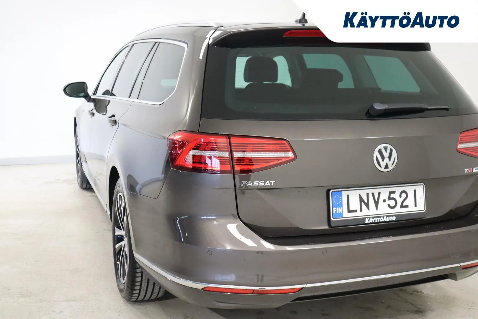 VOLKSWAGEN Passat LNV-521 carousel image
