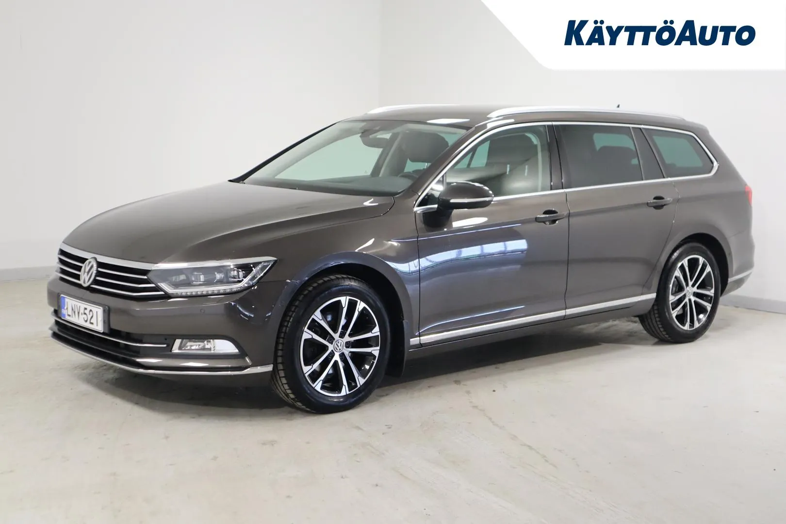 VOLKSWAGEN Passat LNV-521 carousel image