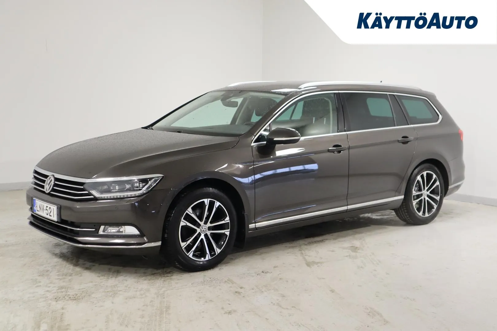 Volkswagen Passat LNV-521 carousel image