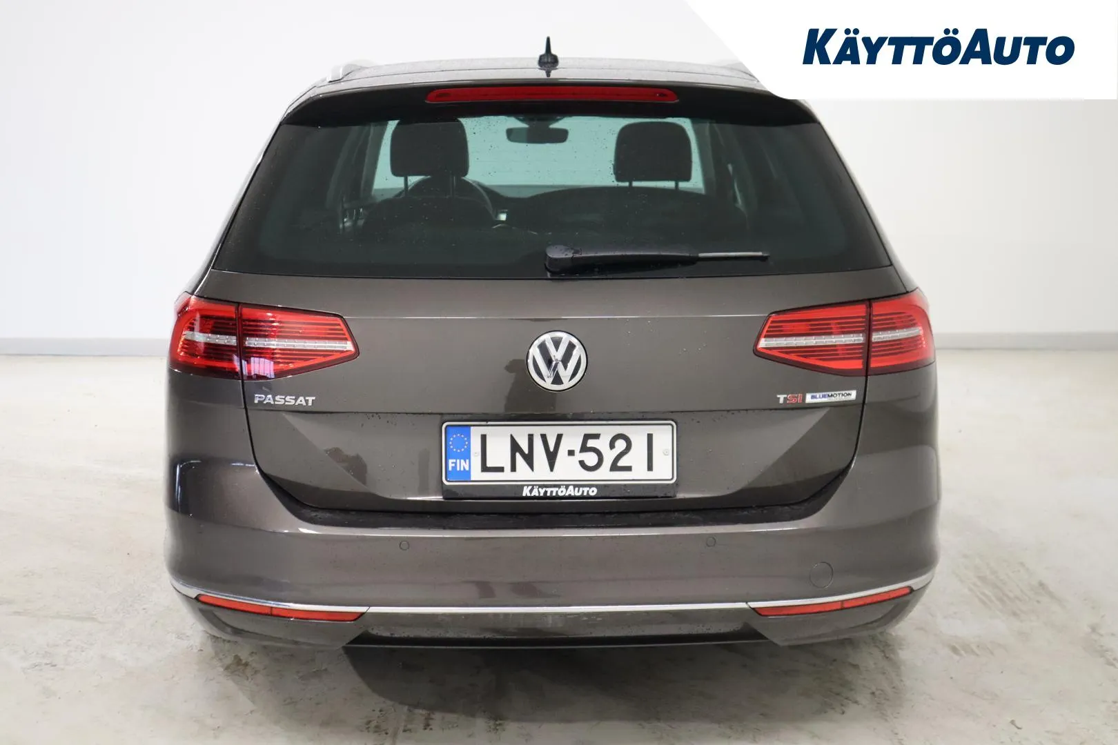 Volkswagen Passat LNV-521 carousel image