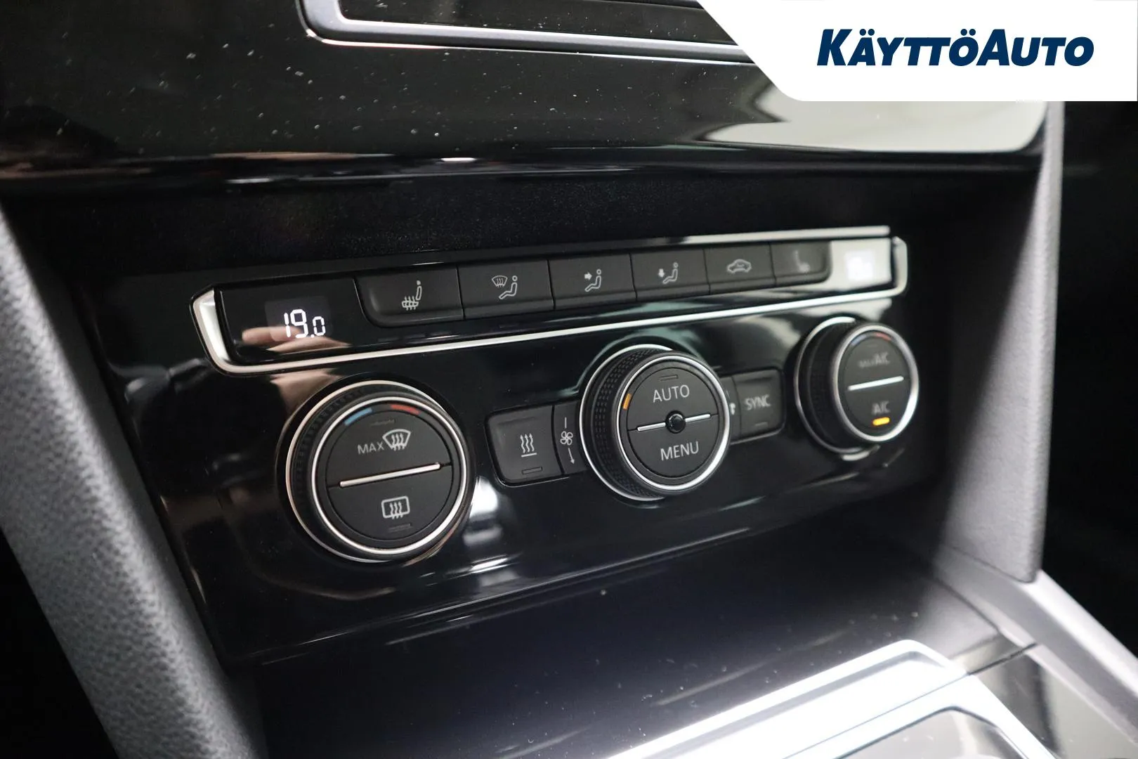 VOLKSWAGEN Passat LNV-521 carousel image