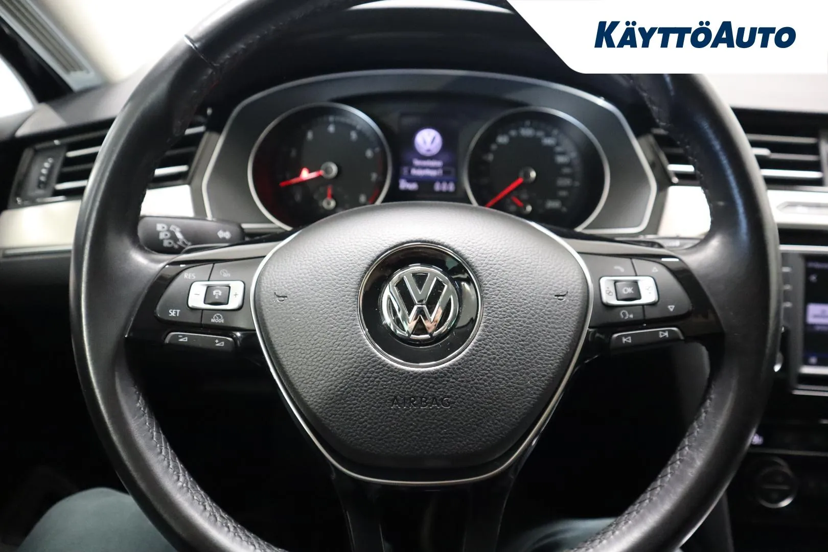 VOLKSWAGEN Passat LNV-521 carousel image