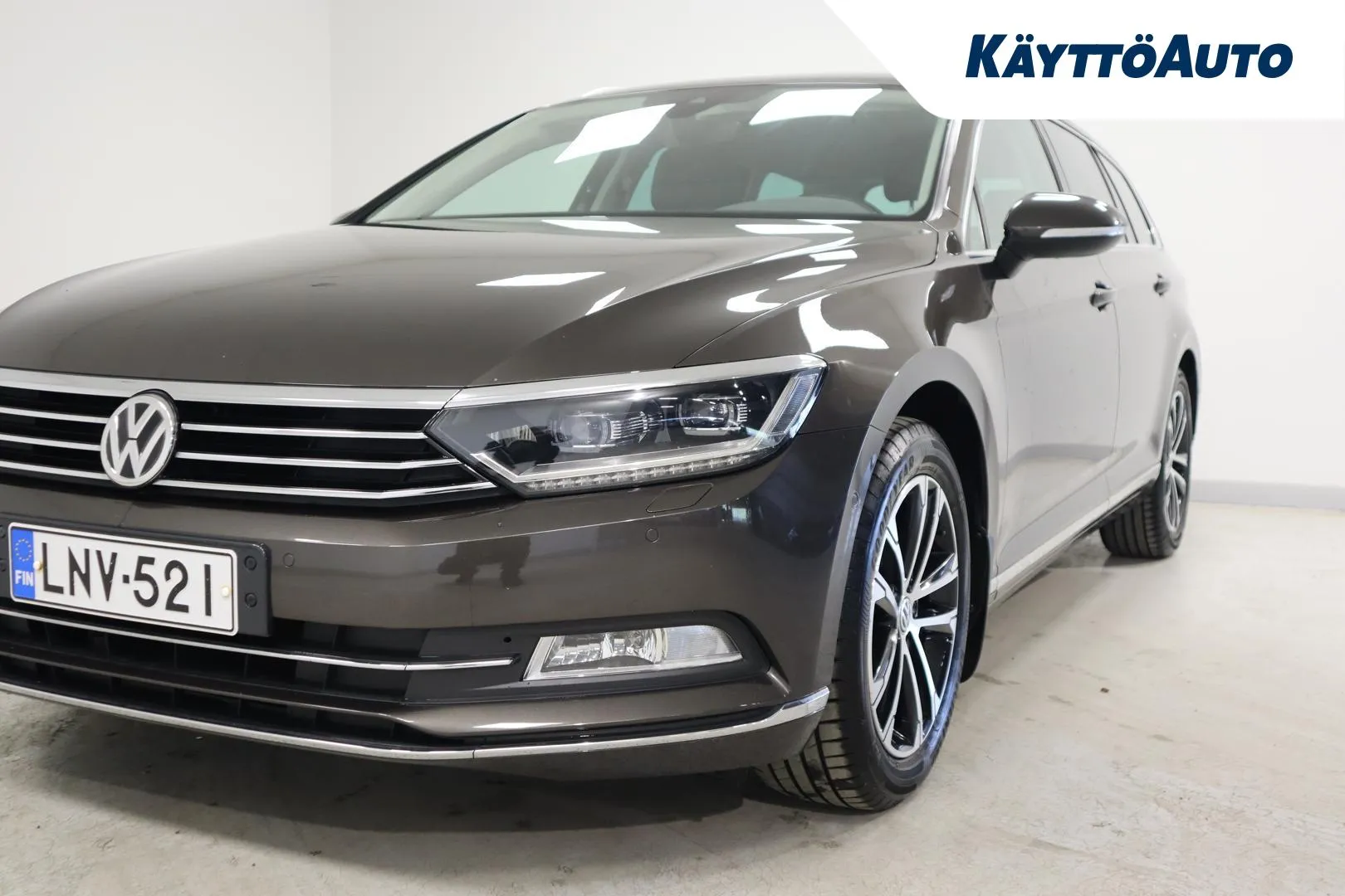 VOLKSWAGEN Passat LNV-521 carousel image