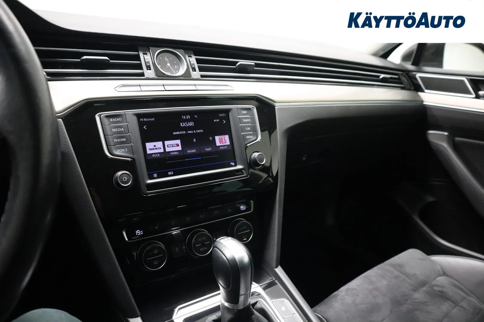 VOLKSWAGEN Passat LNV-521 carousel image