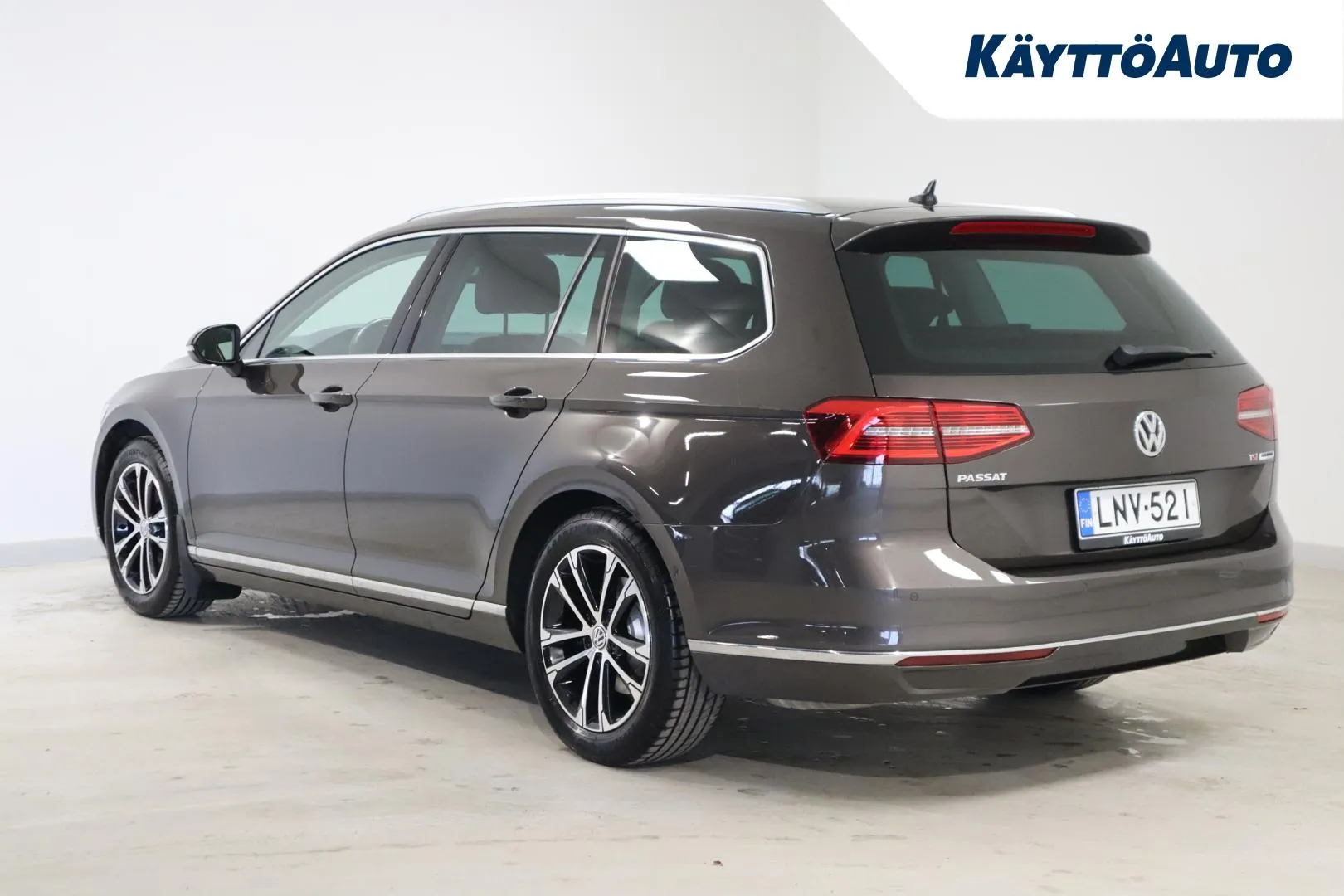 VOLKSWAGEN Passat LNV-521 carousel image