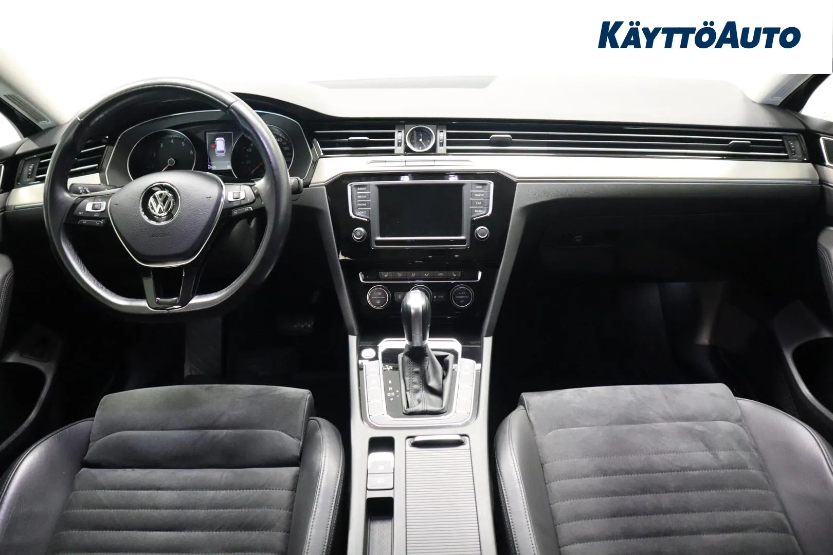 VOLKSWAGEN Passat LNV-521 carousel image