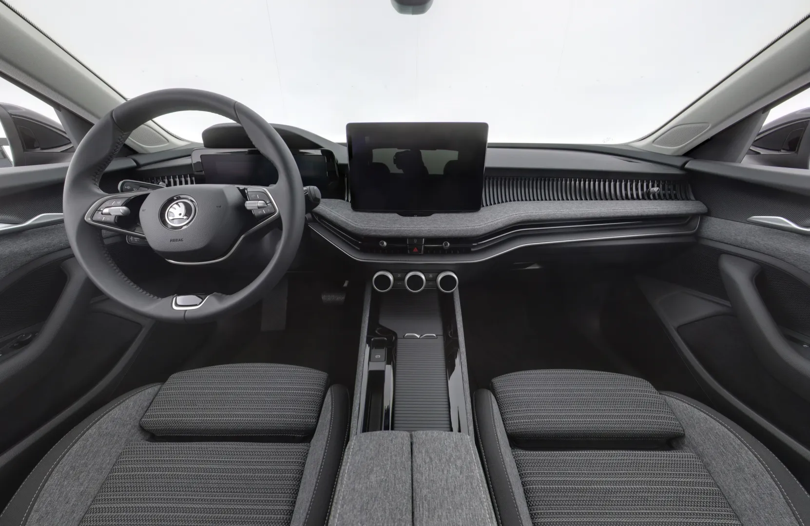 Skoda Superb IRT-897 carousel image