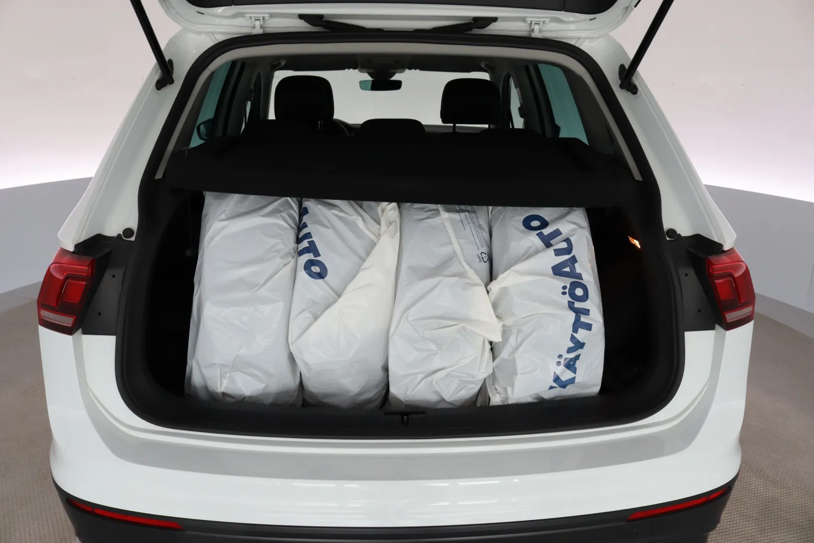 VOLKSWAGEN Tiguan BVO-341 carousel image
