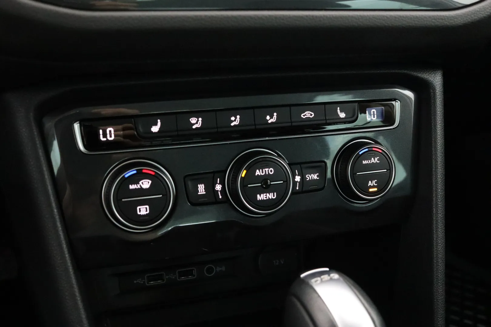 VOLKSWAGEN Tiguan BVO-341 carousel image