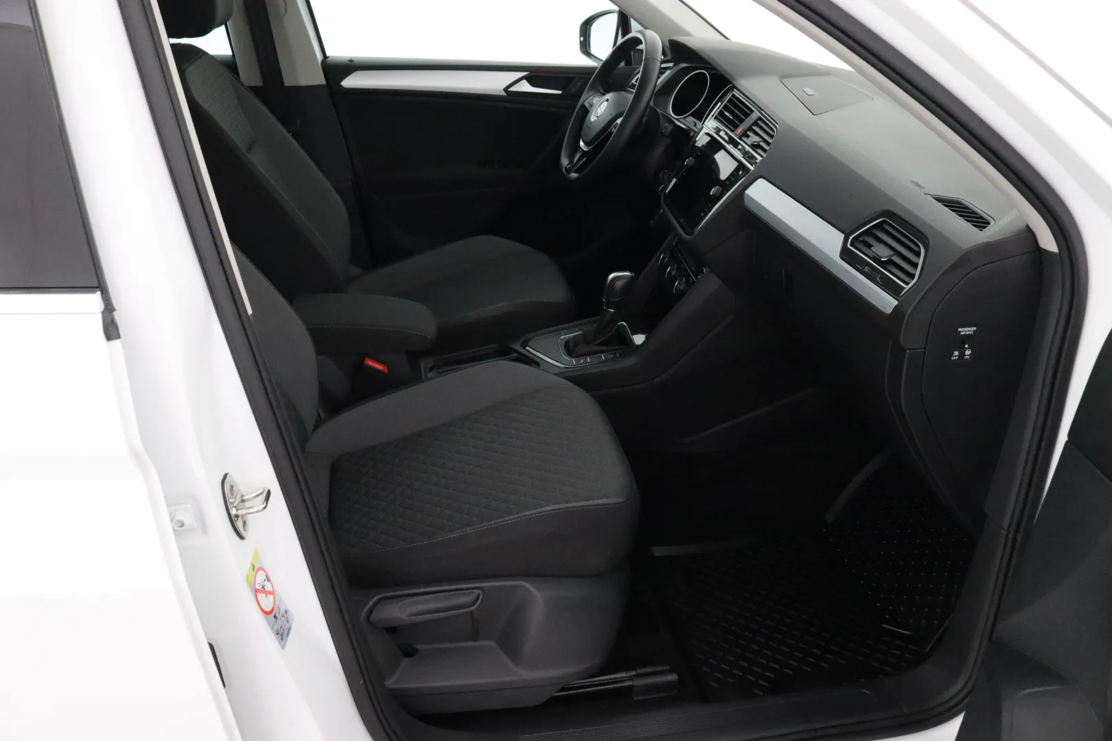 VOLKSWAGEN Tiguan BVO-341 carousel image