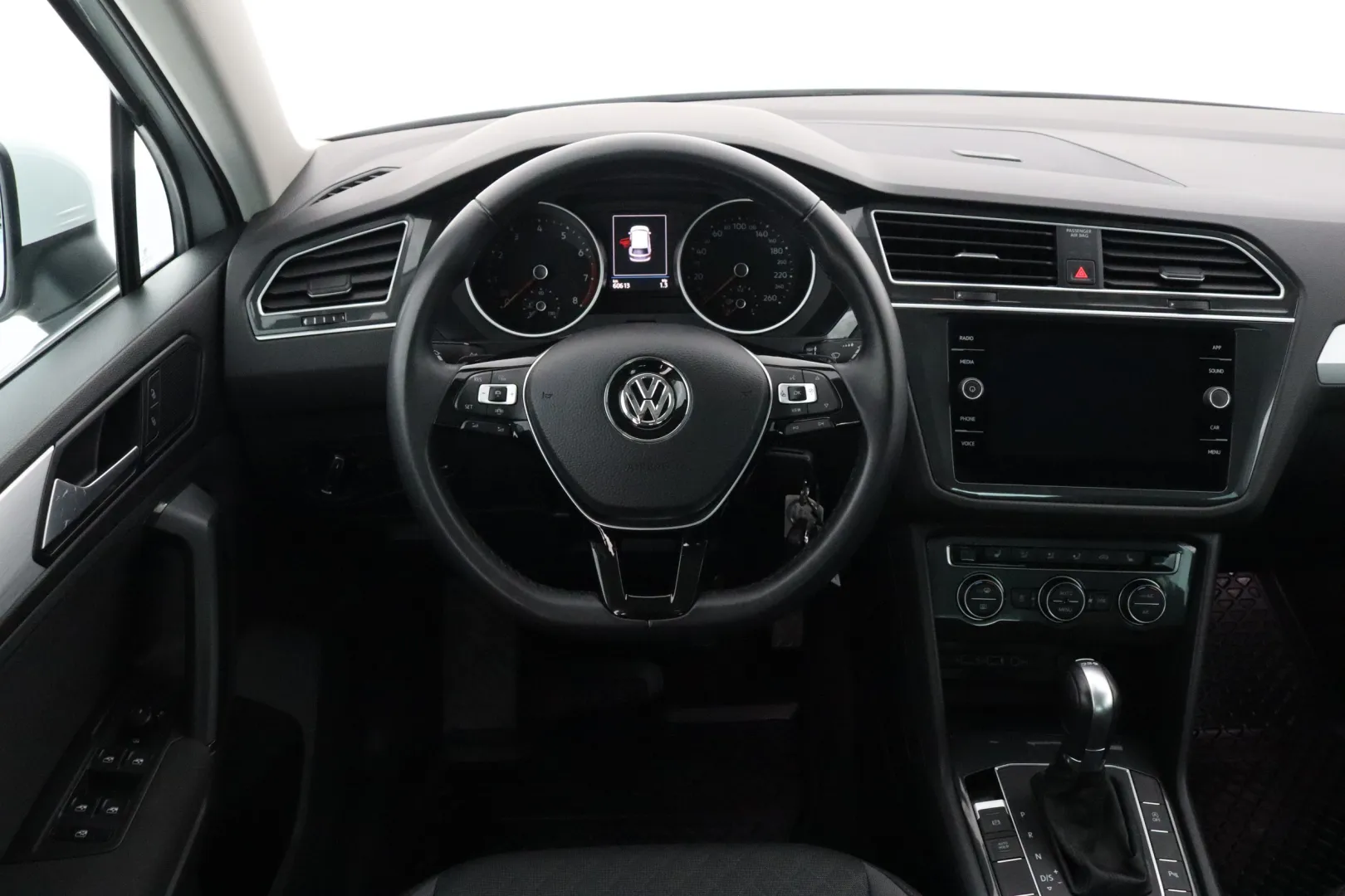 VOLKSWAGEN Tiguan BVO-341 carousel image