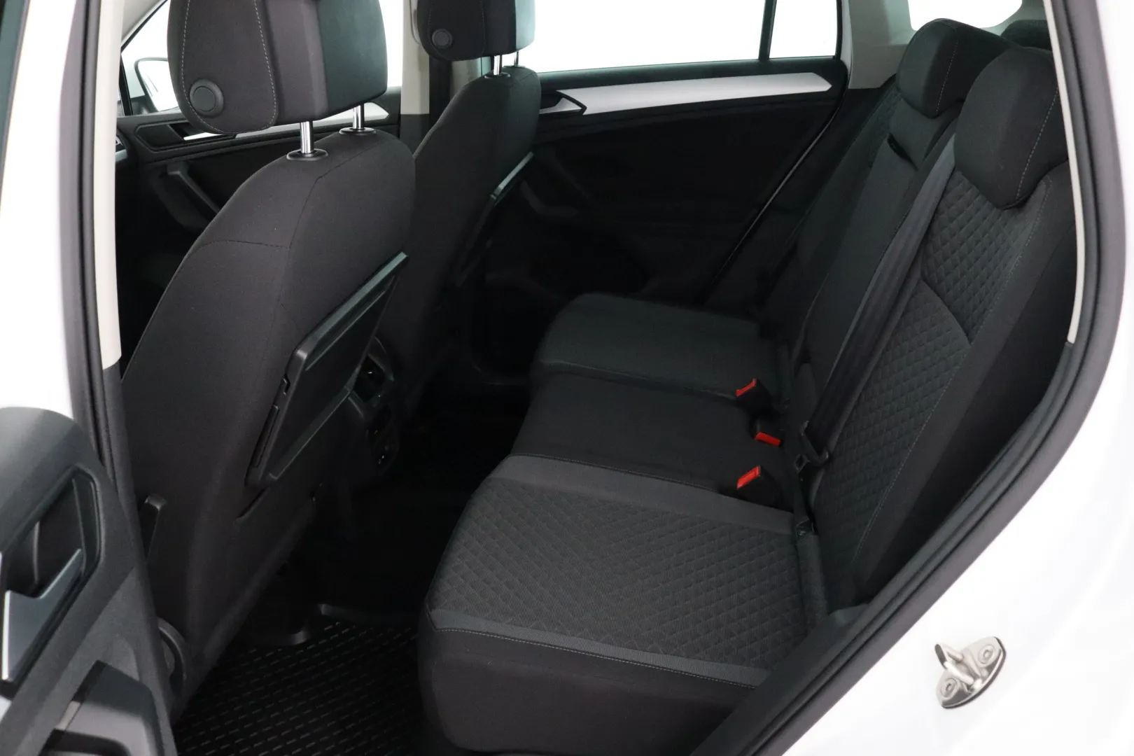 VOLKSWAGEN Tiguan BVO-341 carousel image