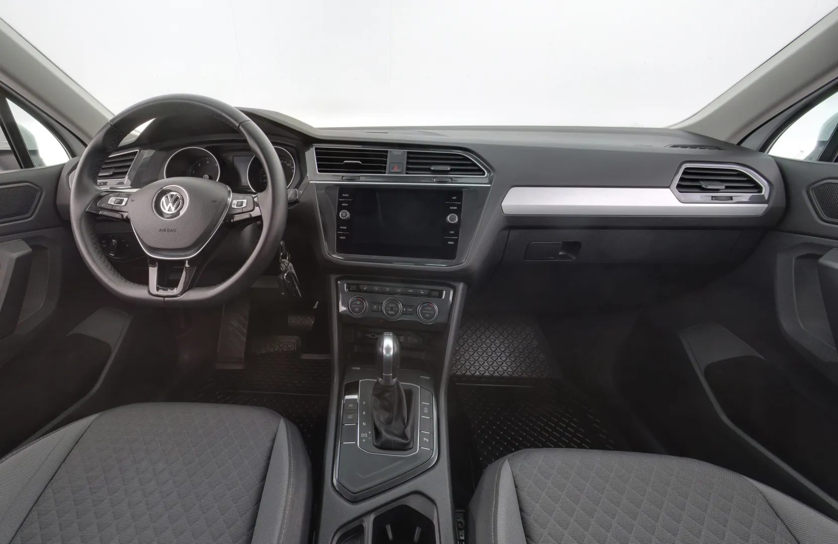 VOLKSWAGEN Tiguan BVO-341 carousel image