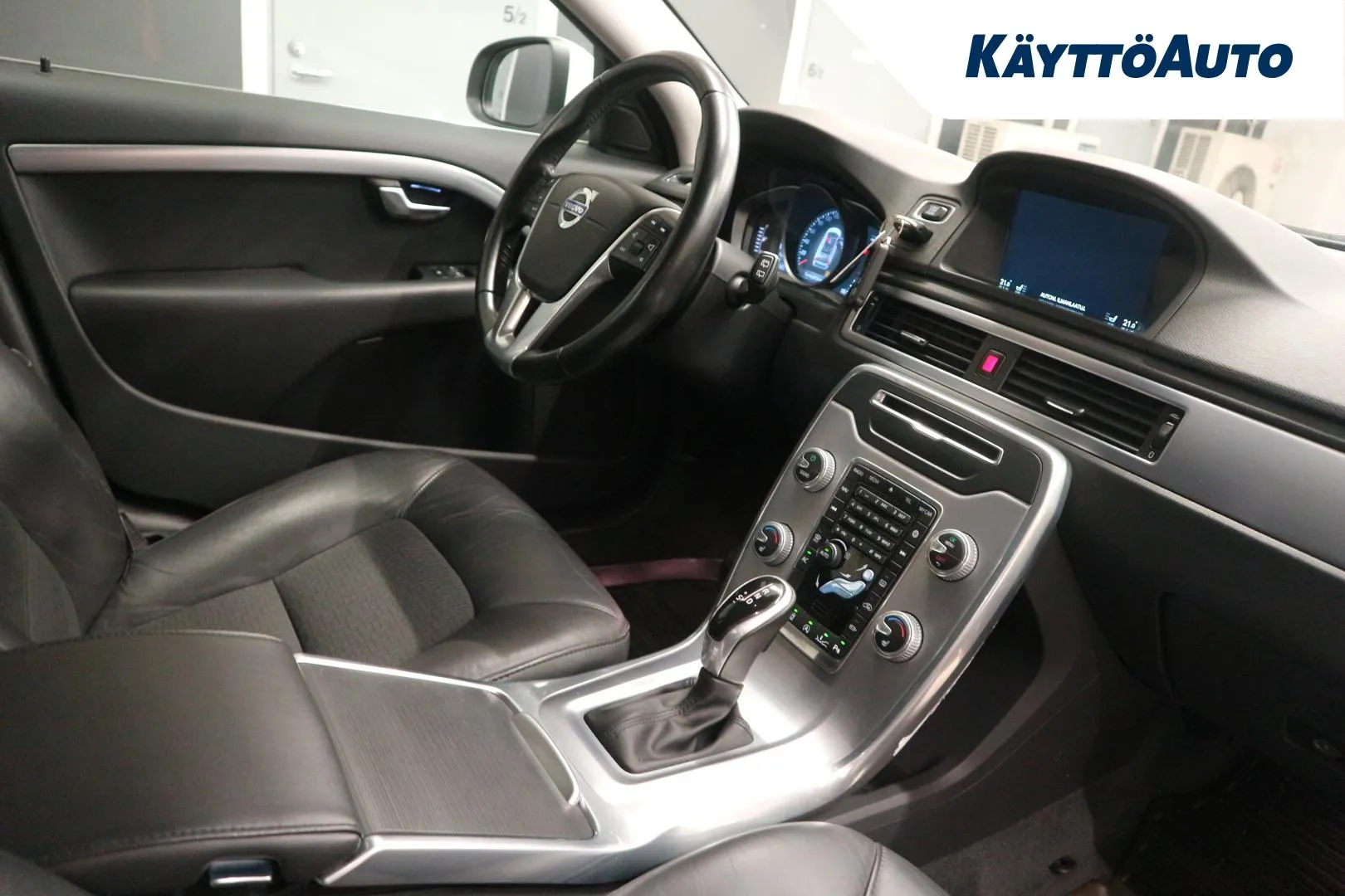 VOLVO V70 GZY-578 carousel image