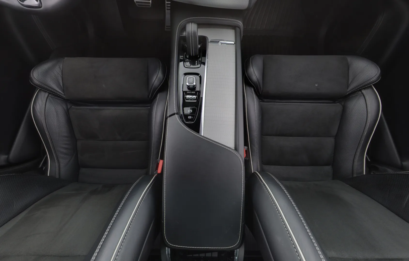 Volvo XC90 GOC-912 carousel image