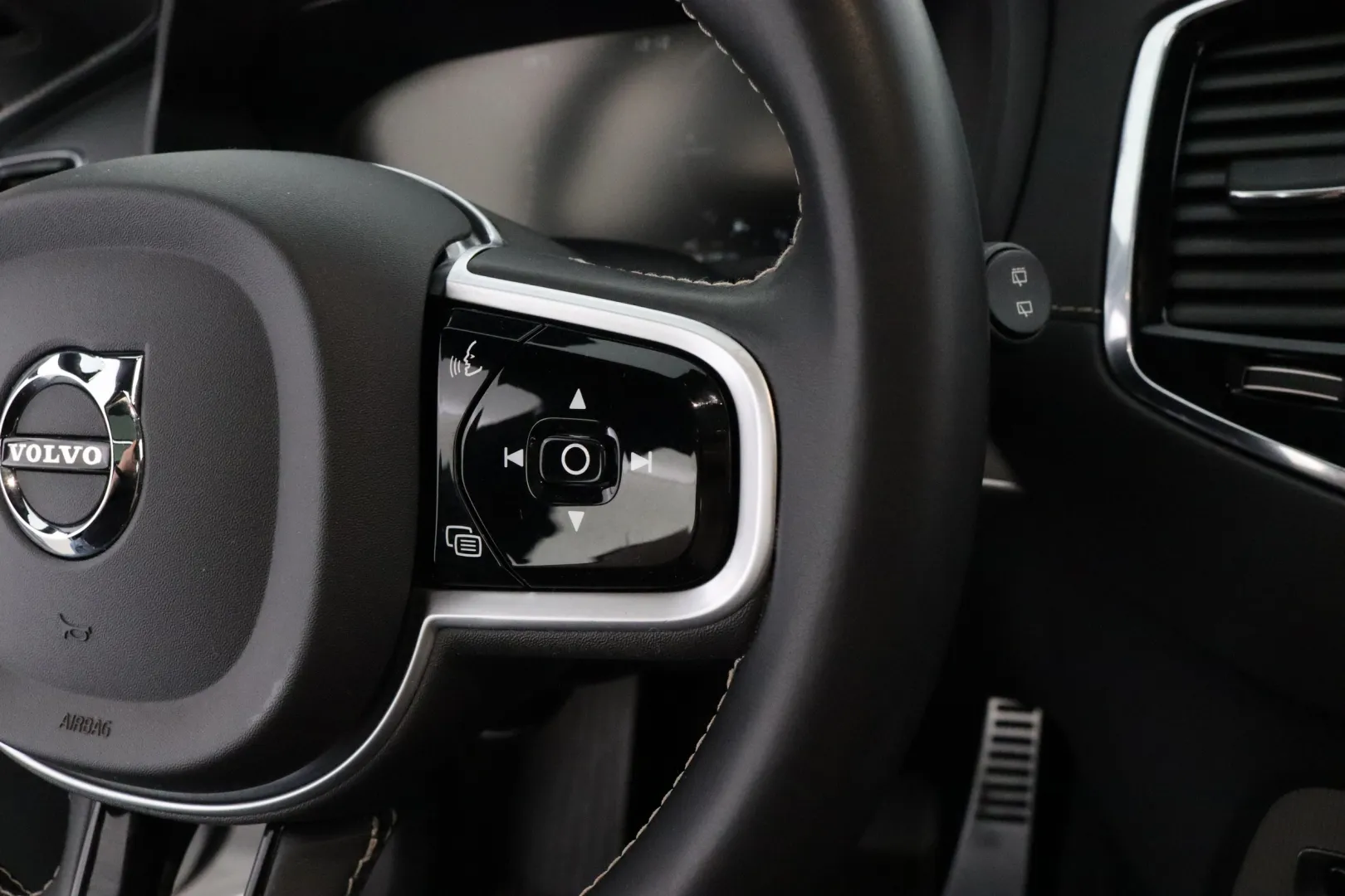 Volvo XC90 GOC-912 carousel image