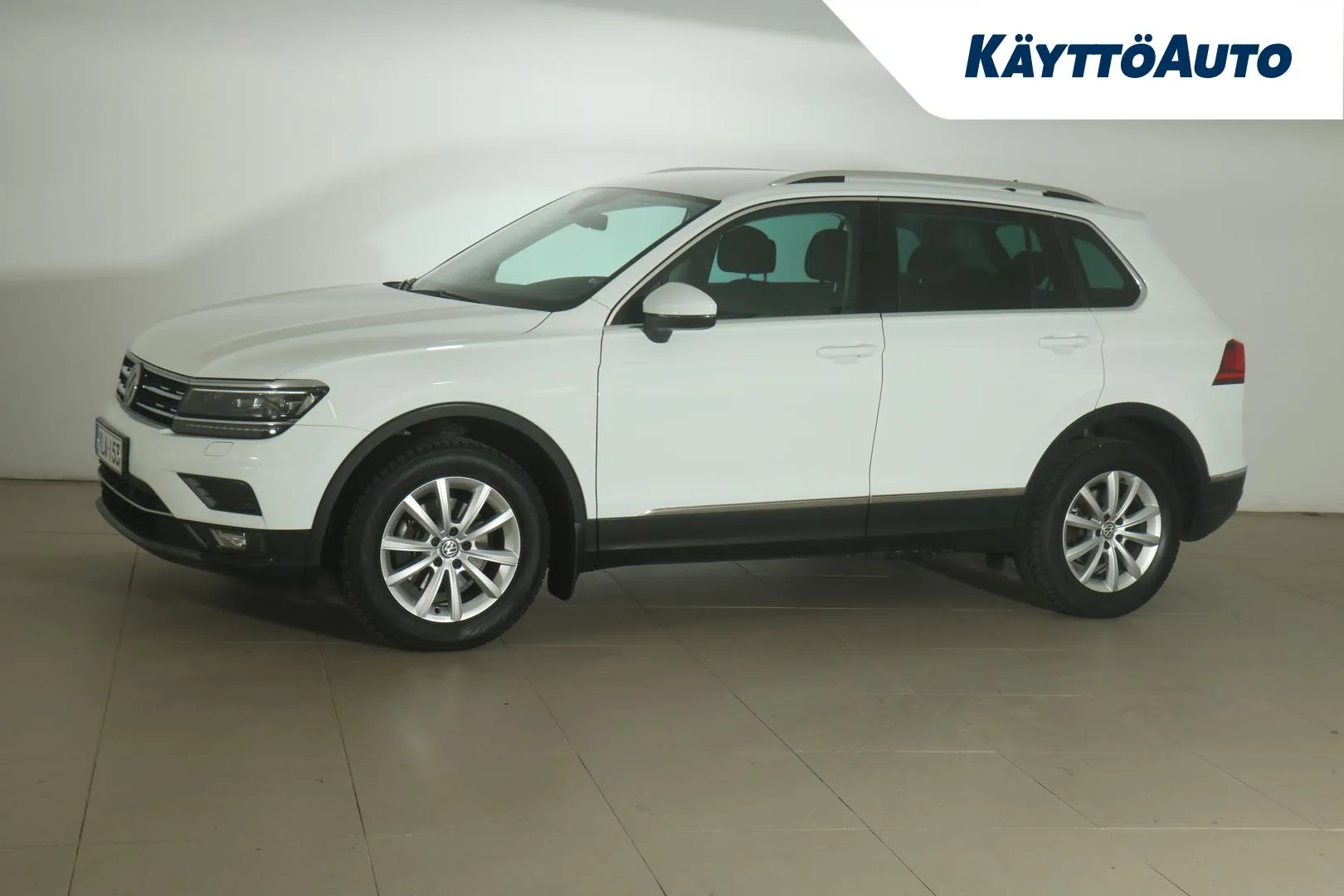 VOLKSWAGEN Tiguan YLA-153 carousel image
