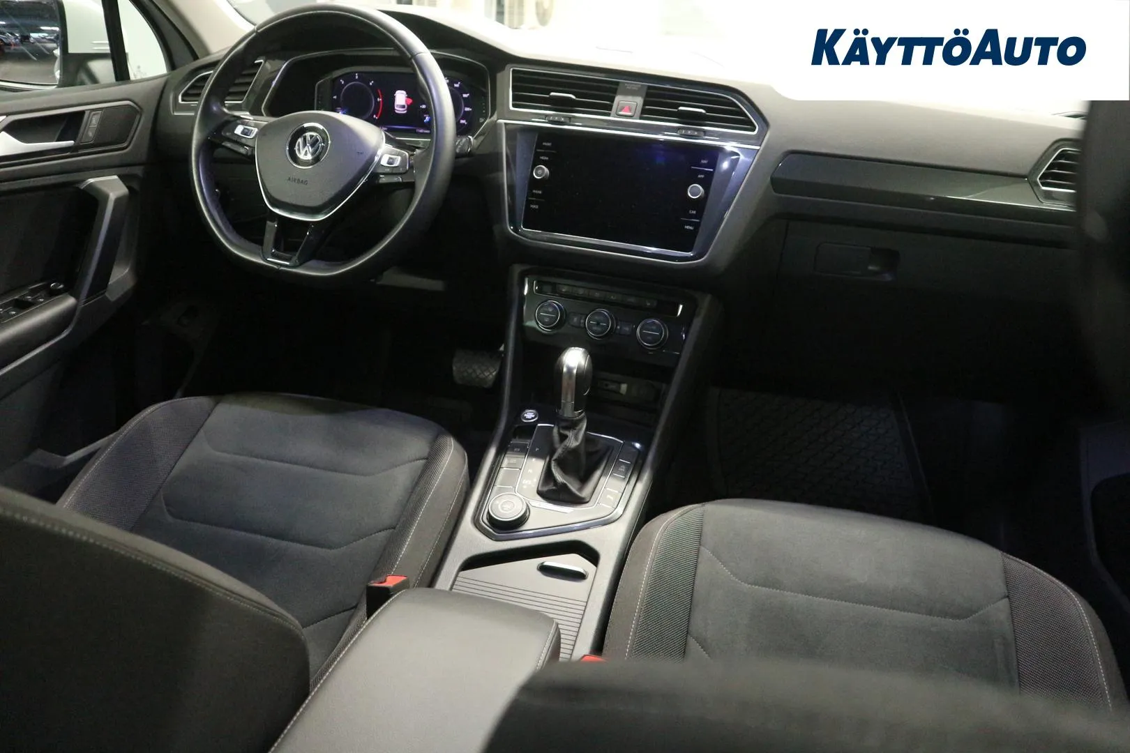 VOLKSWAGEN Tiguan YLA-153 carousel image