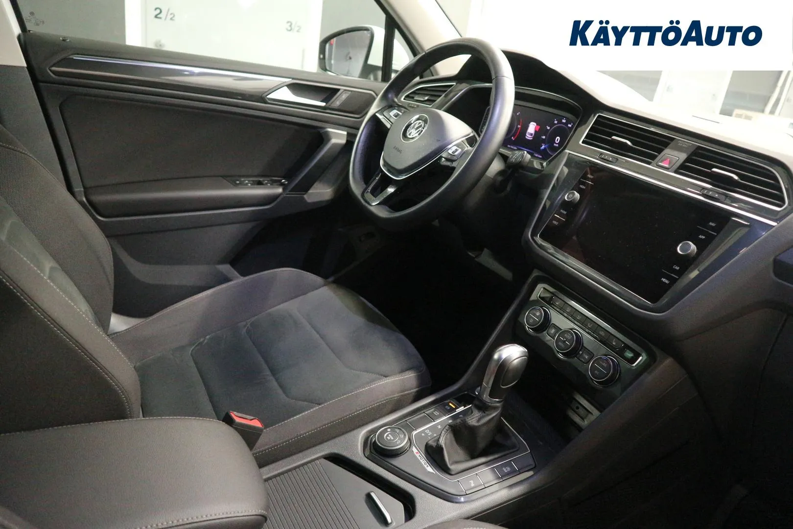 VOLKSWAGEN Tiguan YLA-153 carousel image