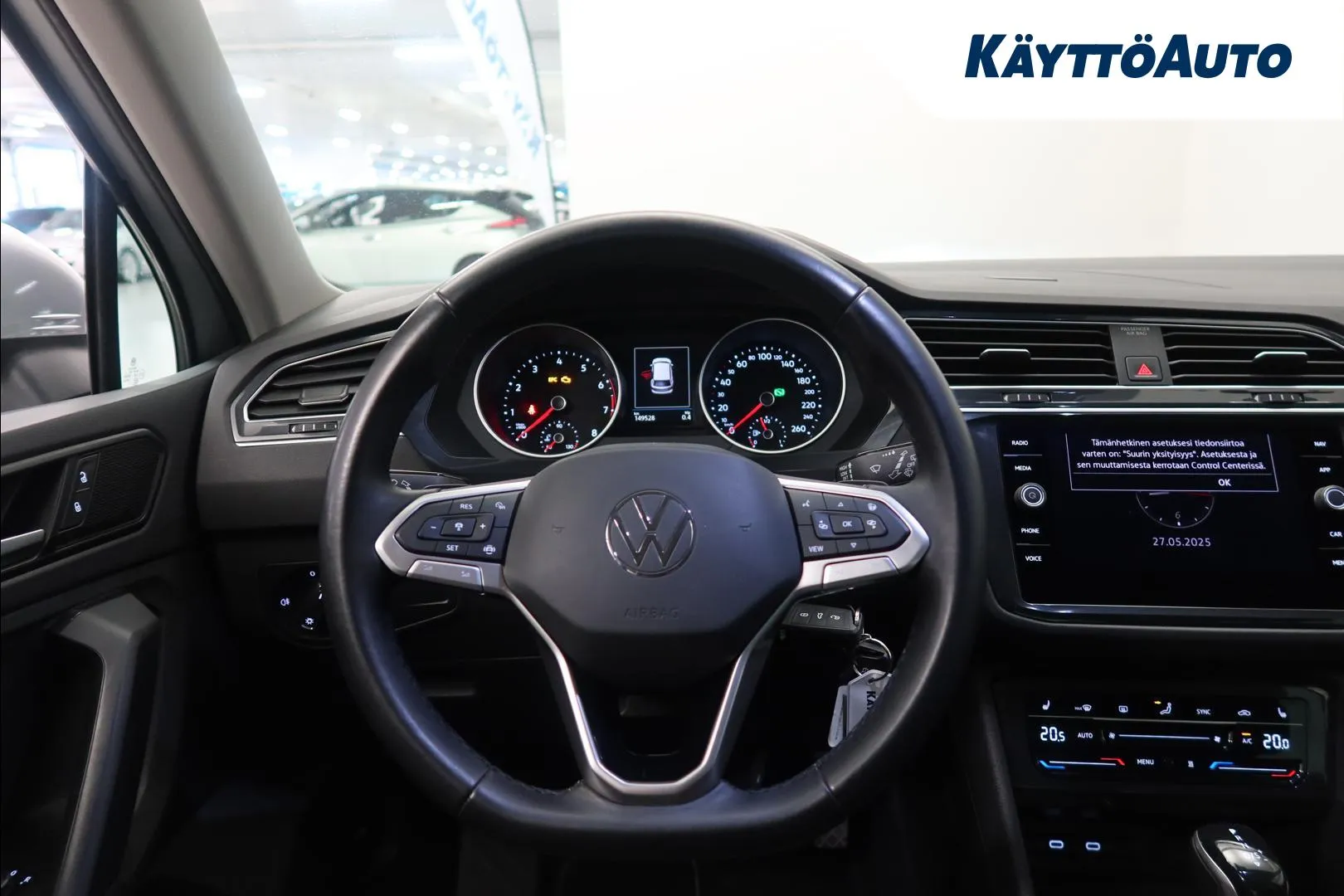 VOLKSWAGEN Tiguan MNU-238 carousel image