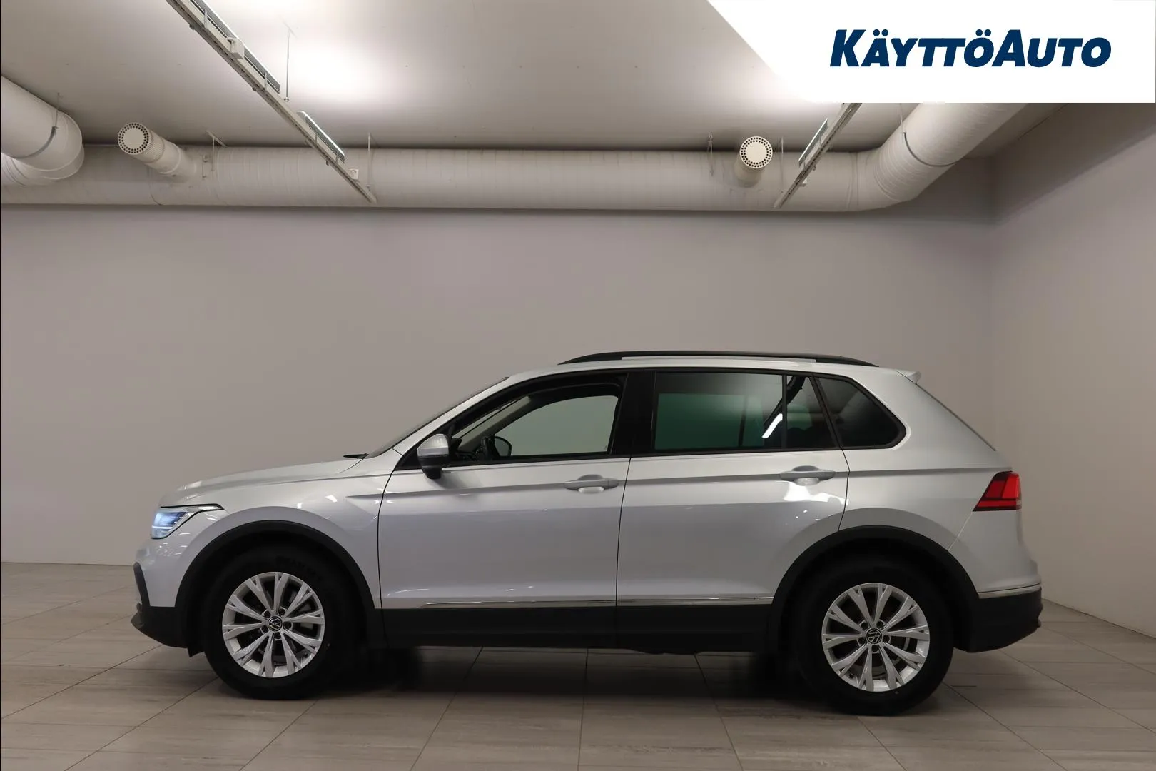 VOLKSWAGEN Tiguan MNU-238 carousel image