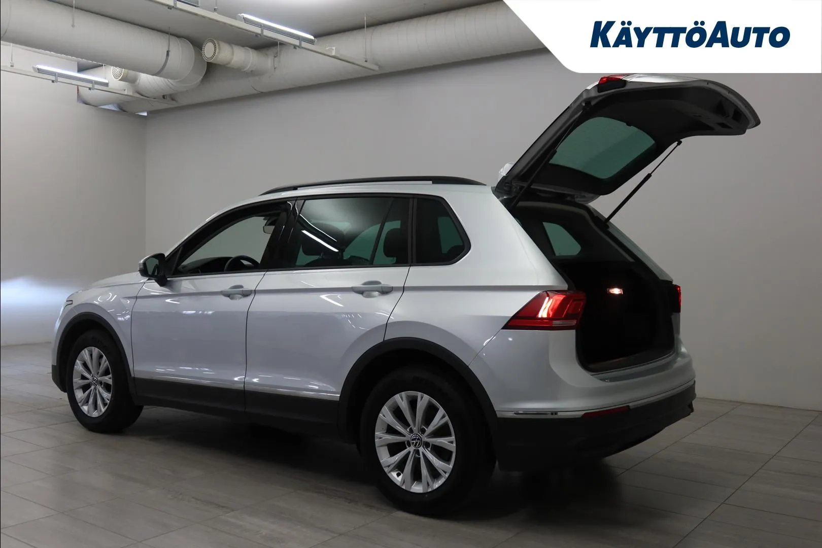 VOLKSWAGEN Tiguan MNU-238 carousel image