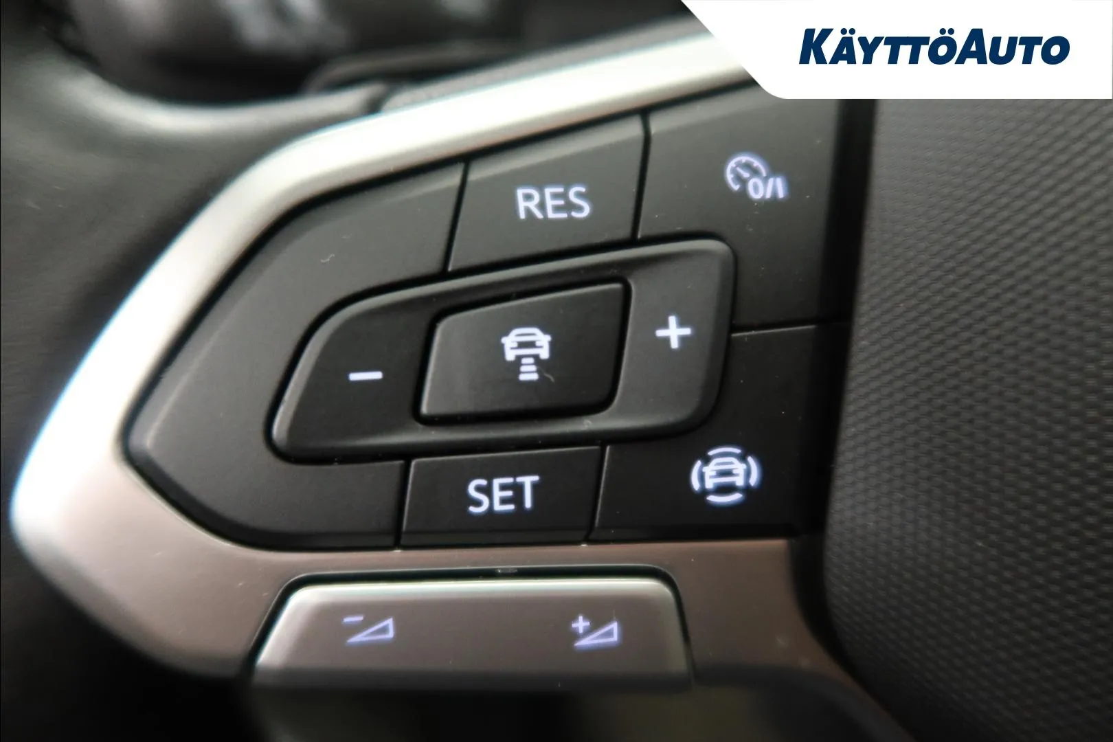 VOLKSWAGEN Tiguan MNU-238 carousel image