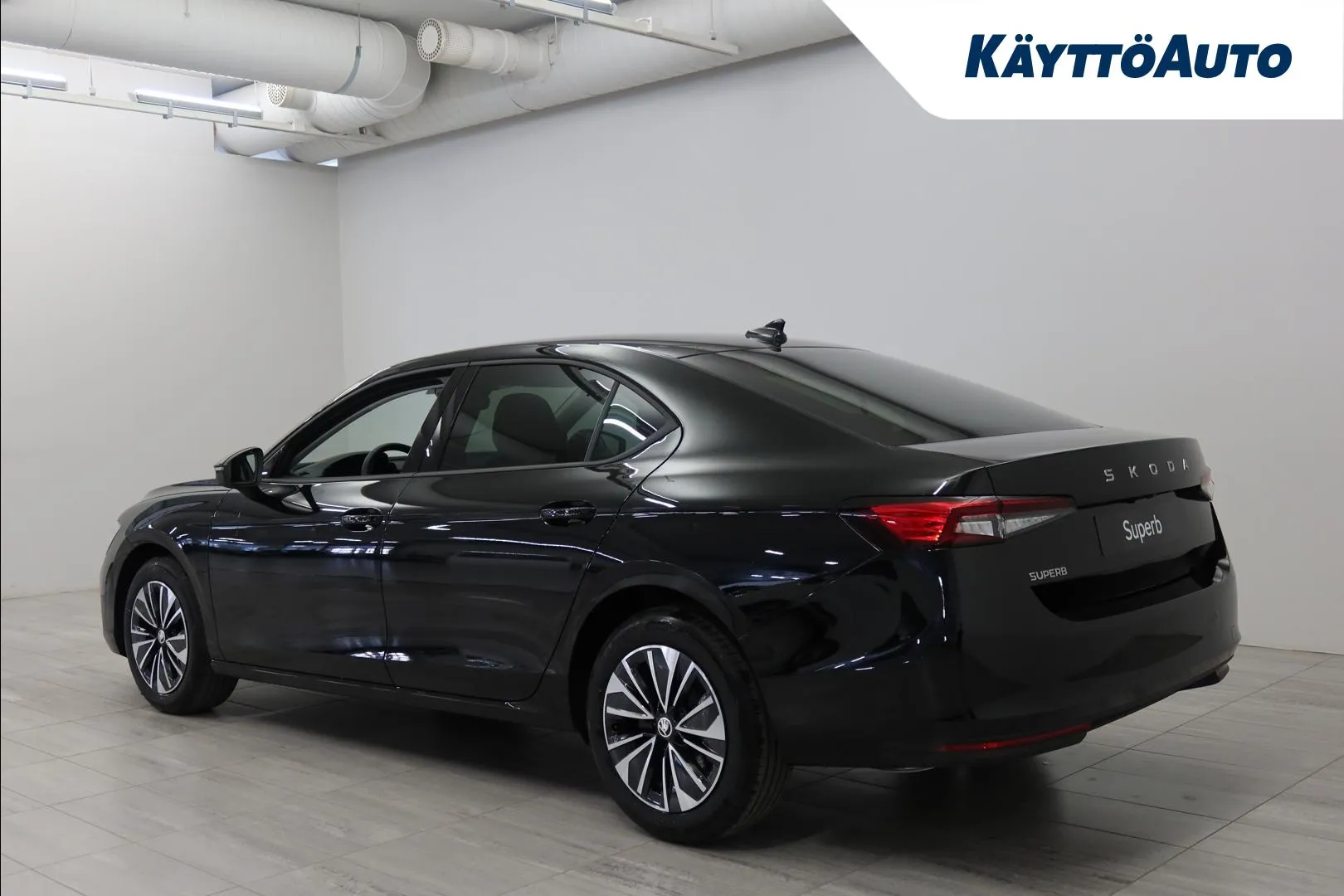 Skoda Superb JNL-429 carousel image