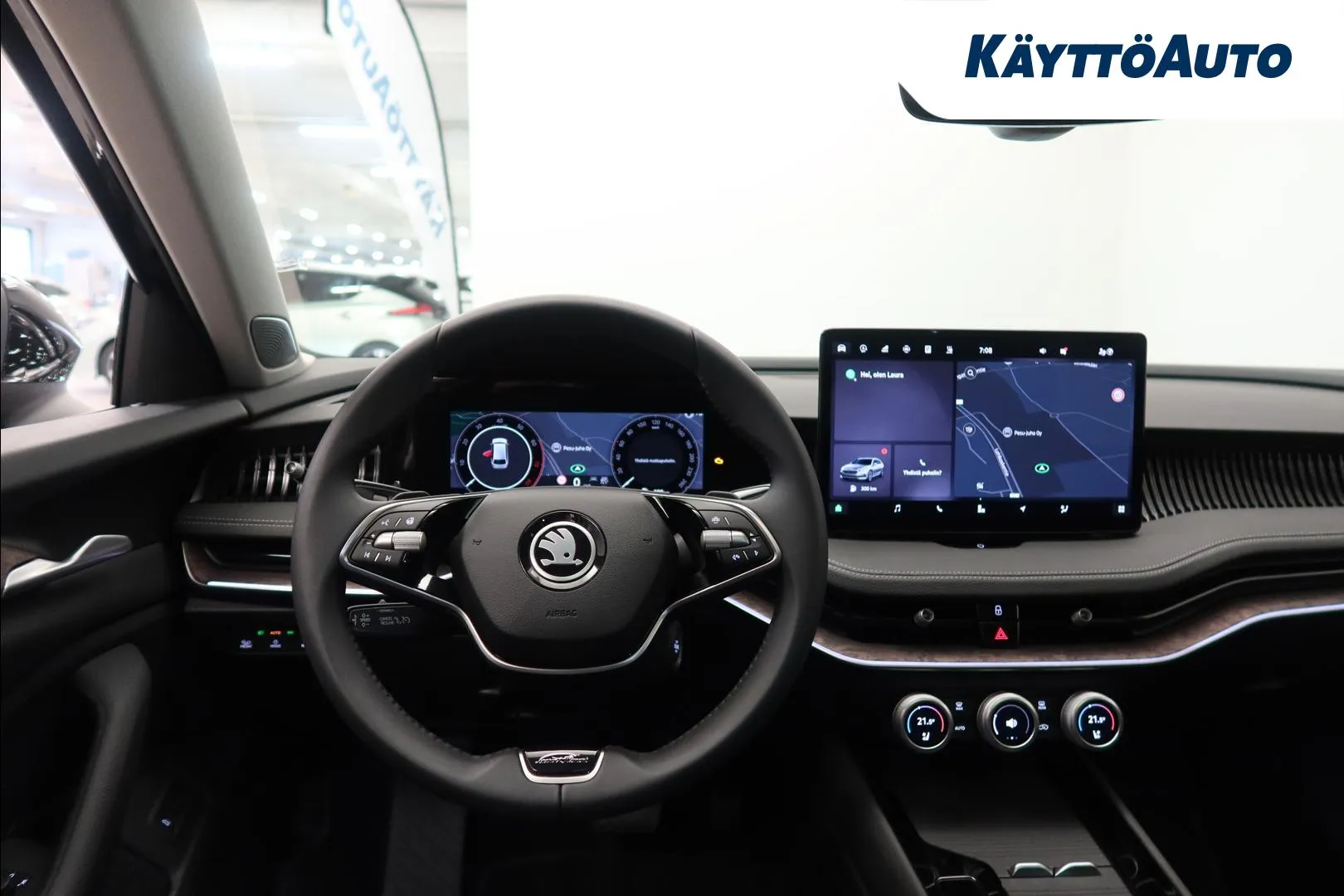 Skoda Superb YXX-247 carousel image