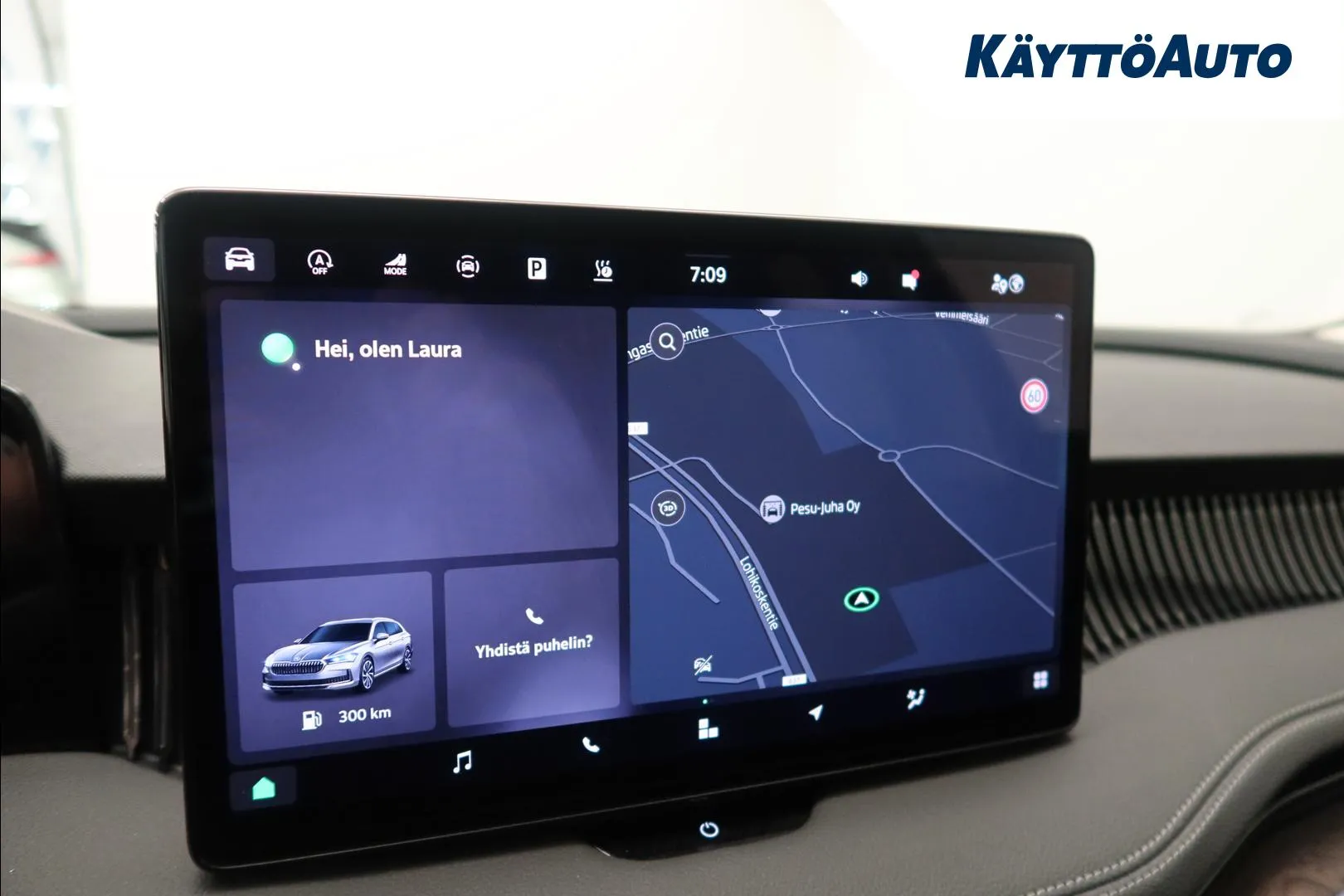 Skoda Superb YXX-247 carousel image