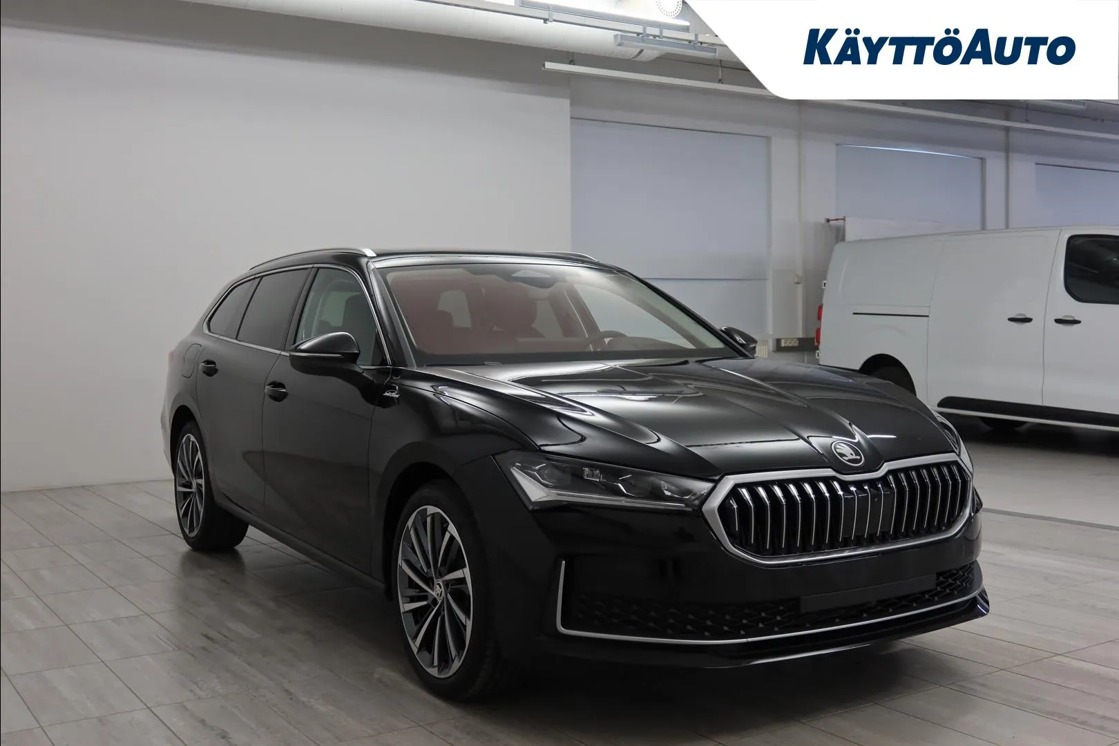 Skoda Superb YXX-247 carousel image