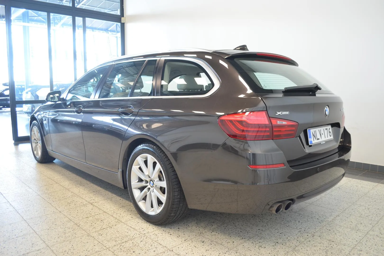 BMW 520 NLV-176 carousel image