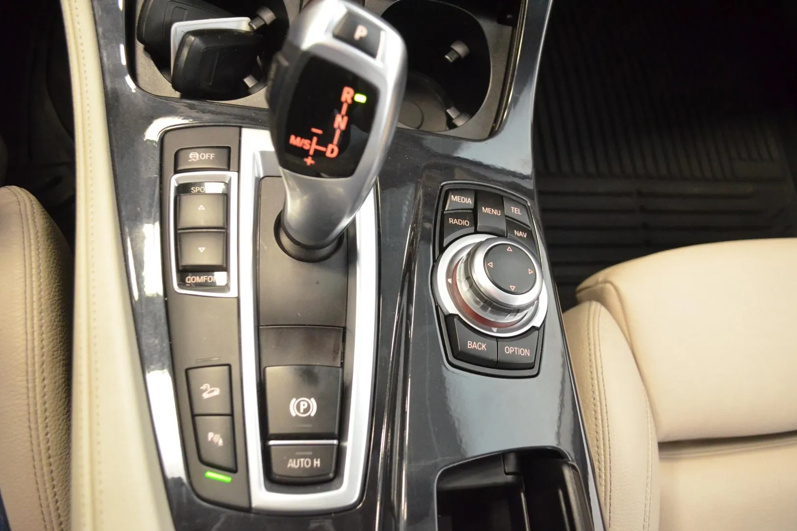 BMW 520 NLV-176 carousel image