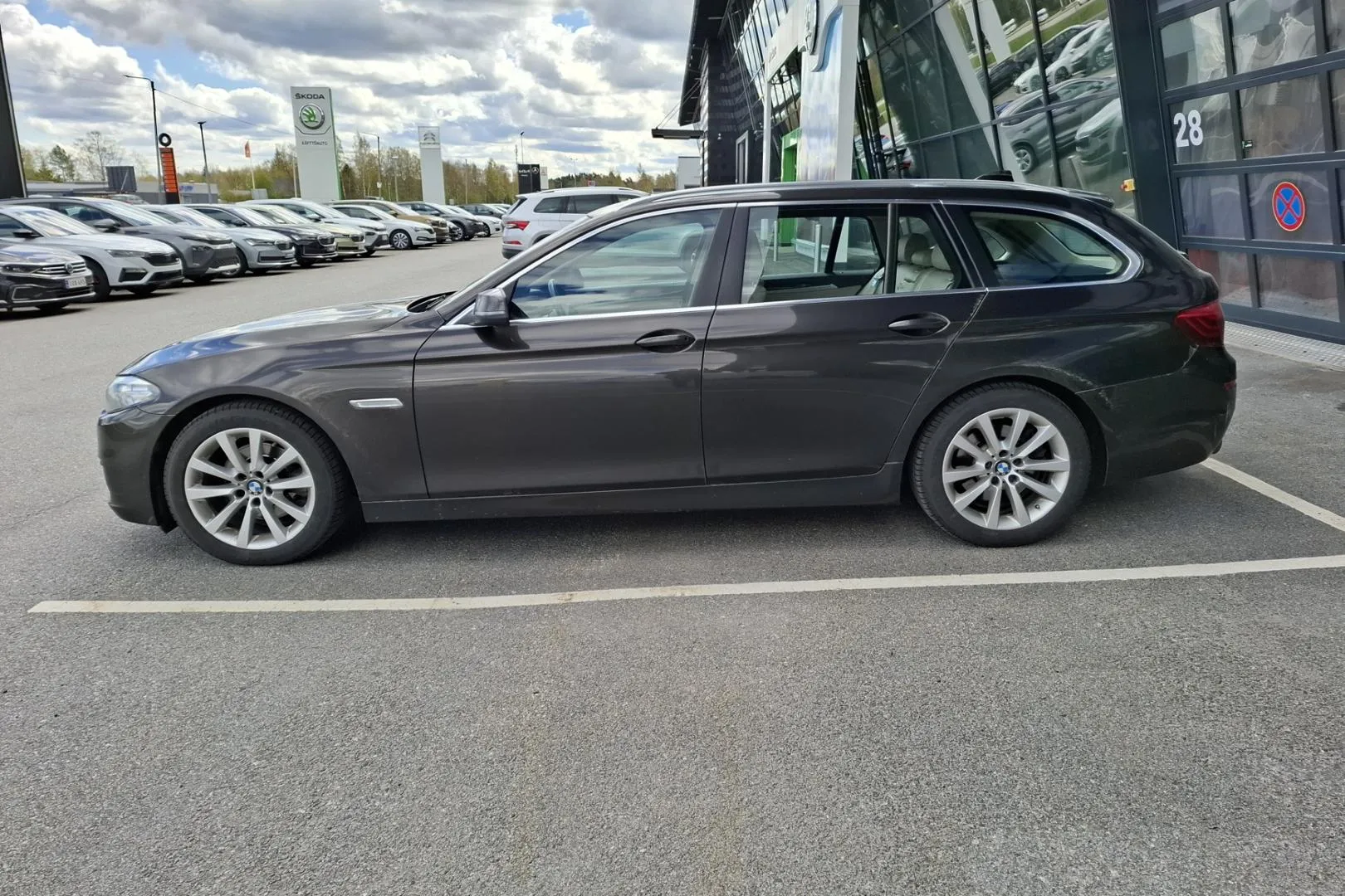 BMW 520 NLV-176 carousel image