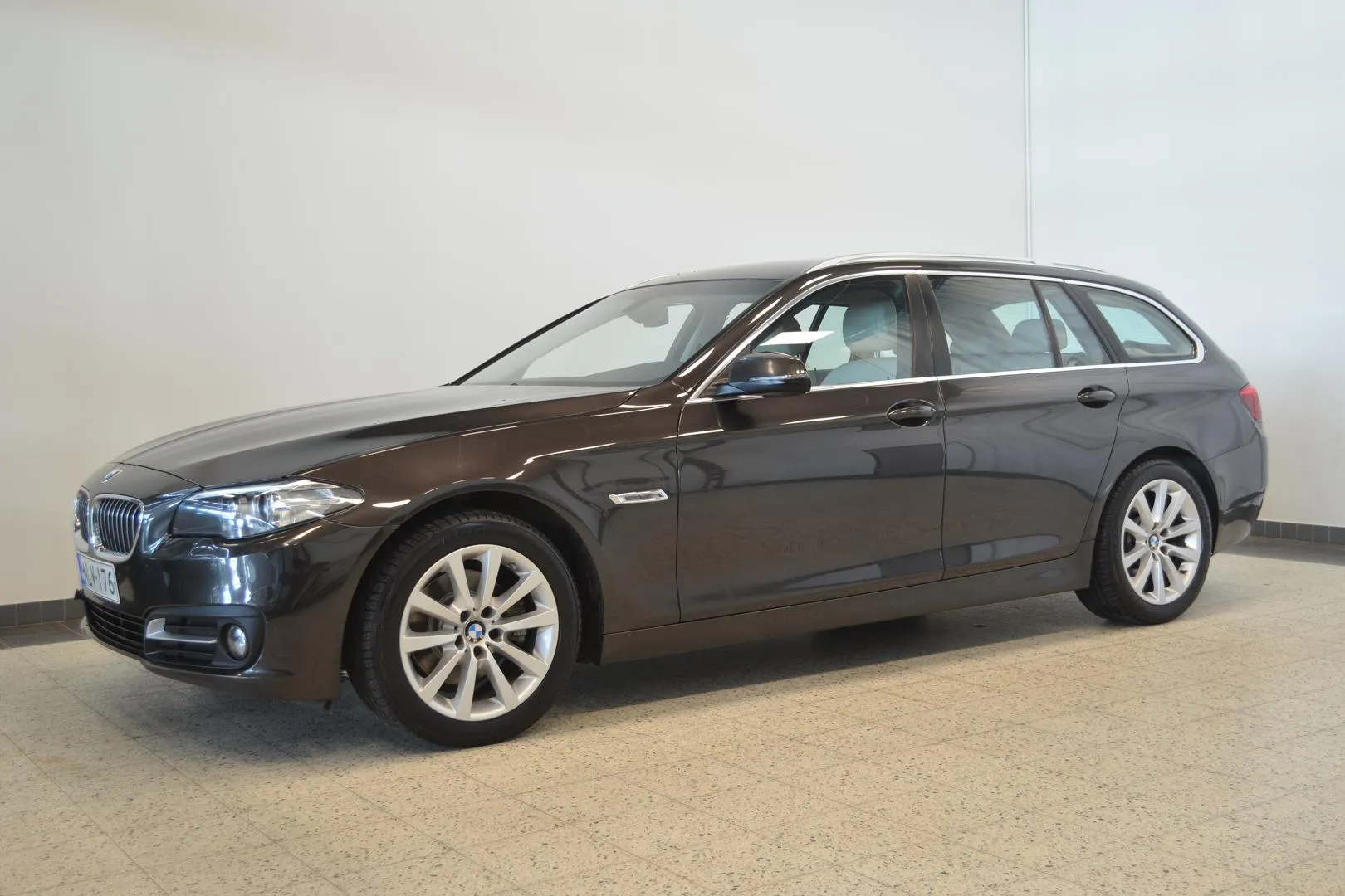 BMW 520 NLV-176 carousel image
