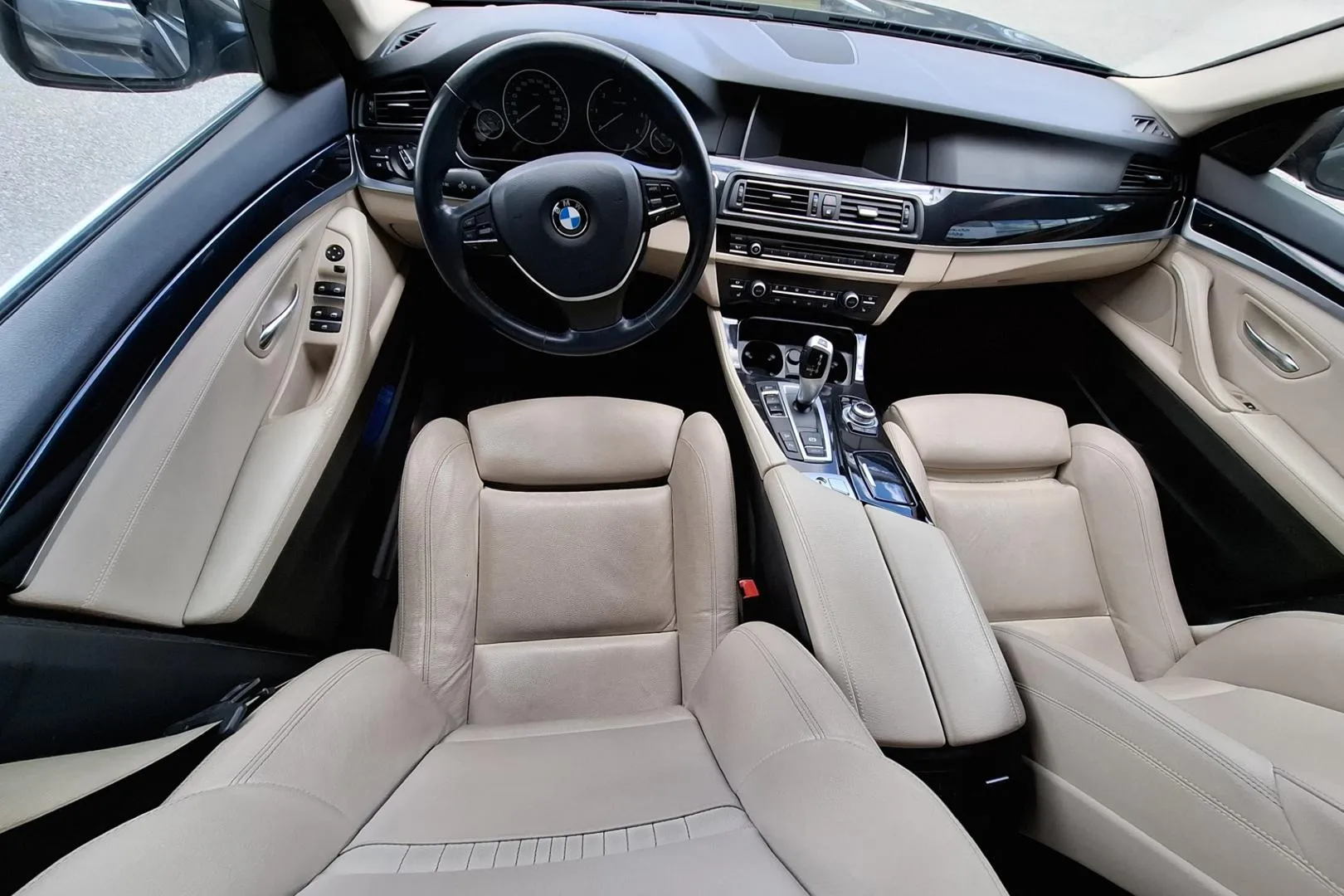 BMW 520 NLV-176 carousel image