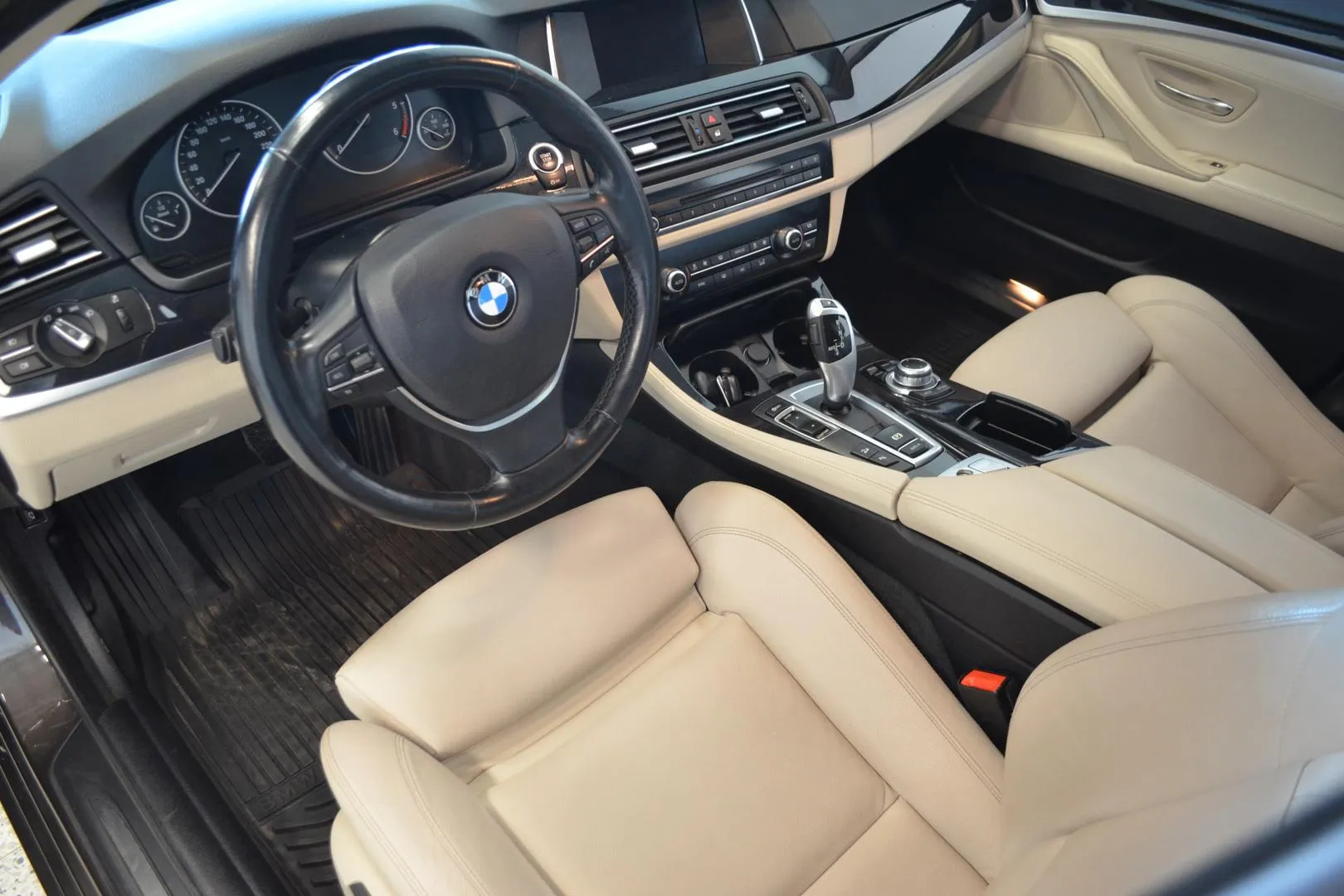 BMW 520 NLV-176 carousel image
