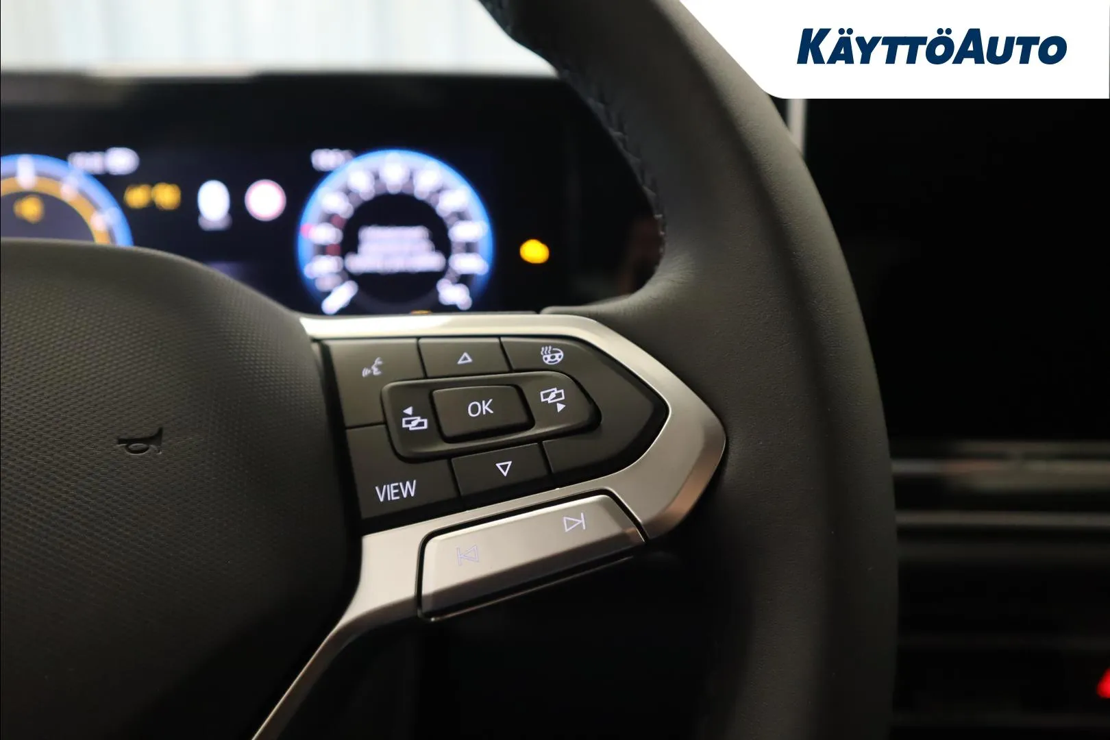 Volkswagen Tiguan JOB-817 carousel image