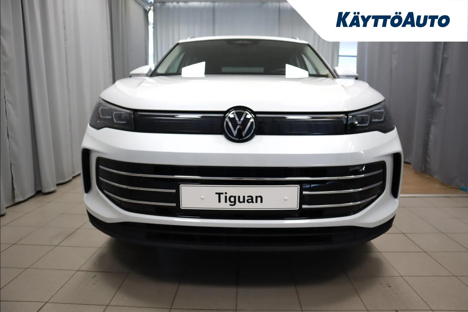 Volkswagen Tiguan JOB-817 carousel image