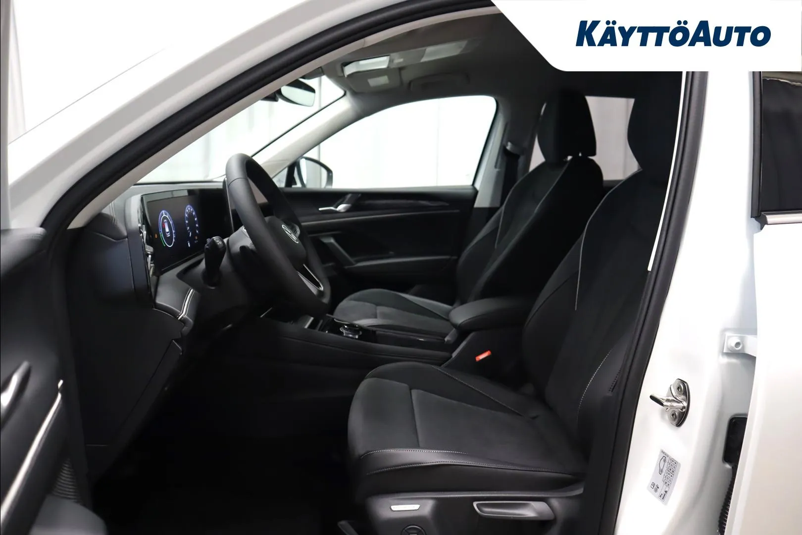 Volkswagen Tiguan JOB-817 carousel image