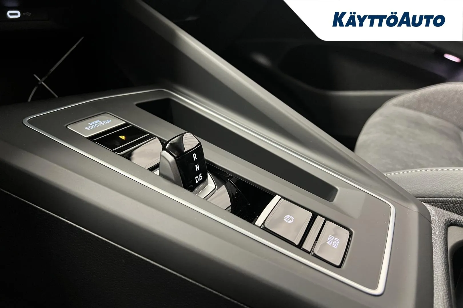 Volkswagen Golf RXM-489 carousel image