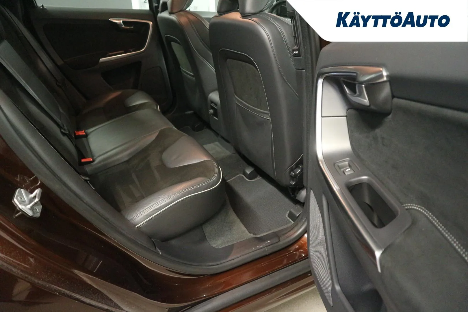 VOLVO XC60 UZU-760 carousel image