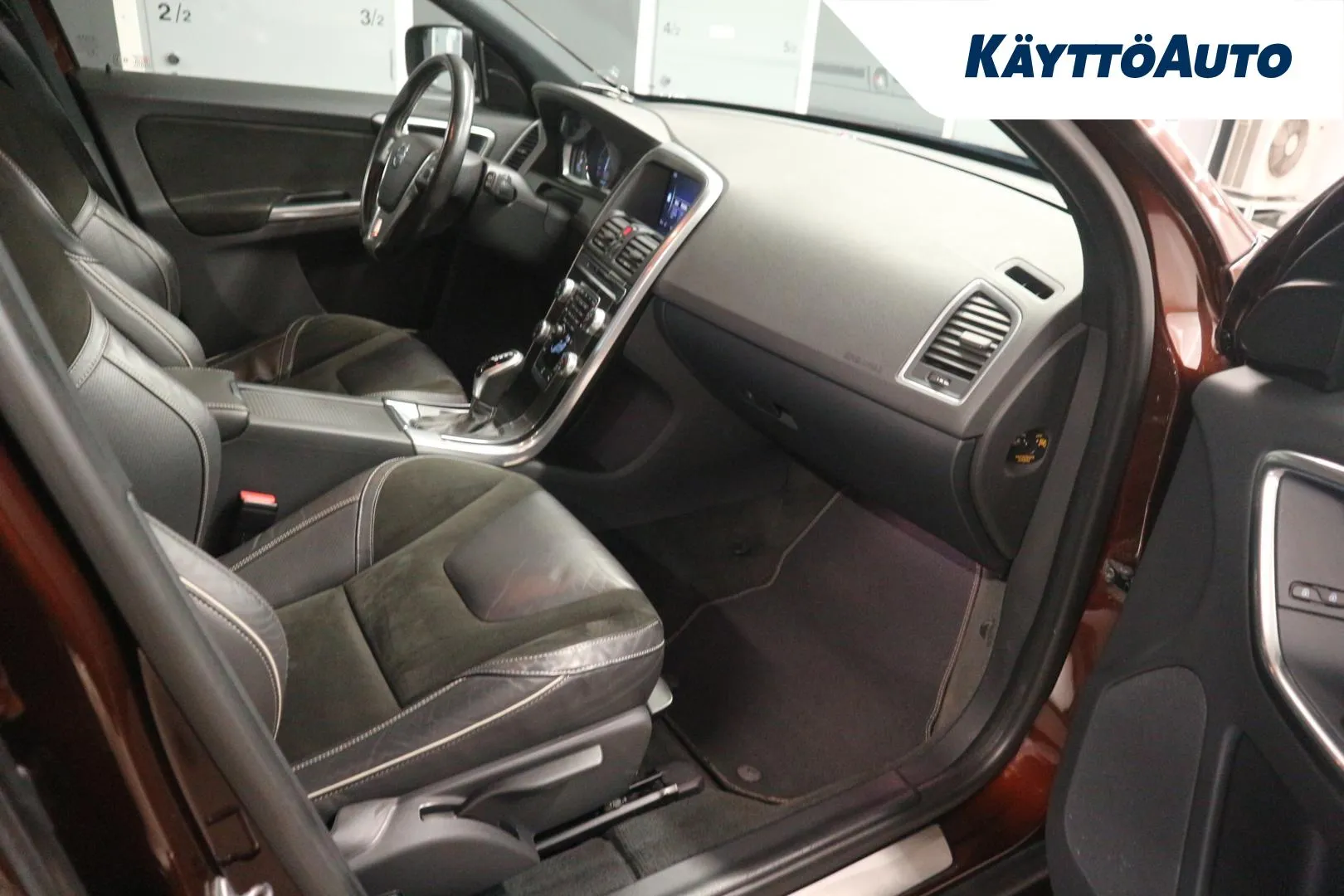 VOLVO XC60 UZU-760 carousel image