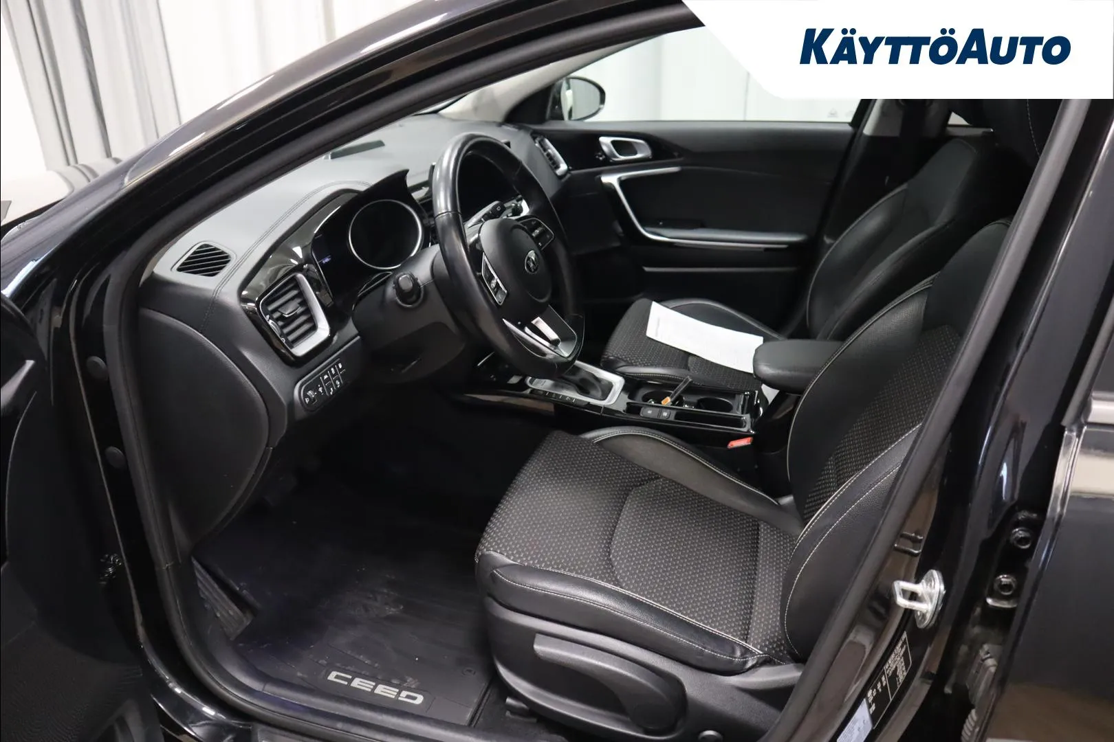 KIA Ceed ZON-185 carousel image