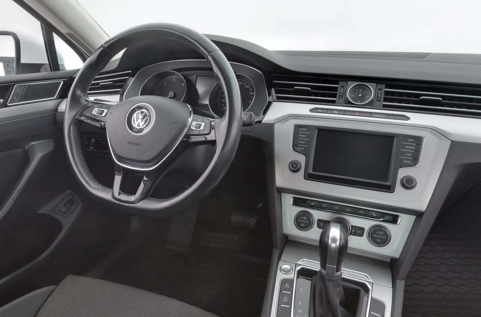 VOLKSWAGEN Passat FMP-939 carousel image