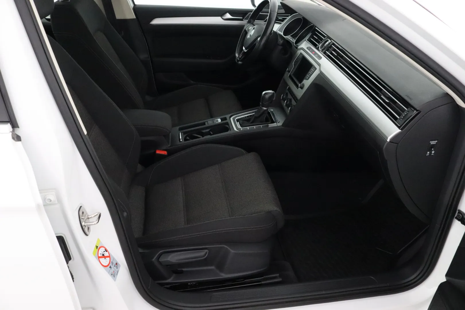 VOLKSWAGEN Passat FMP-939 carousel image