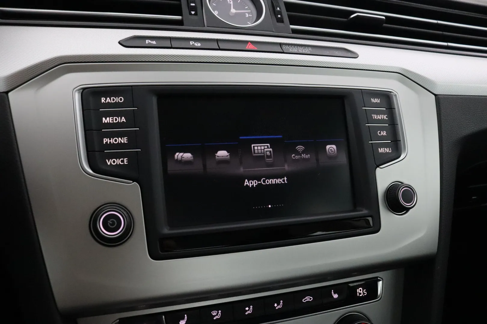 VOLKSWAGEN Passat FMP-939 carousel image