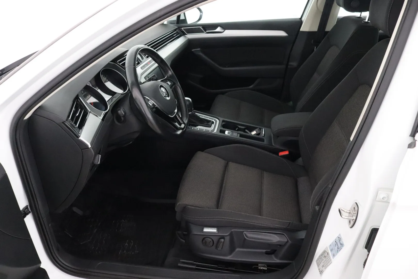 VOLKSWAGEN Passat FMP-939 carousel image