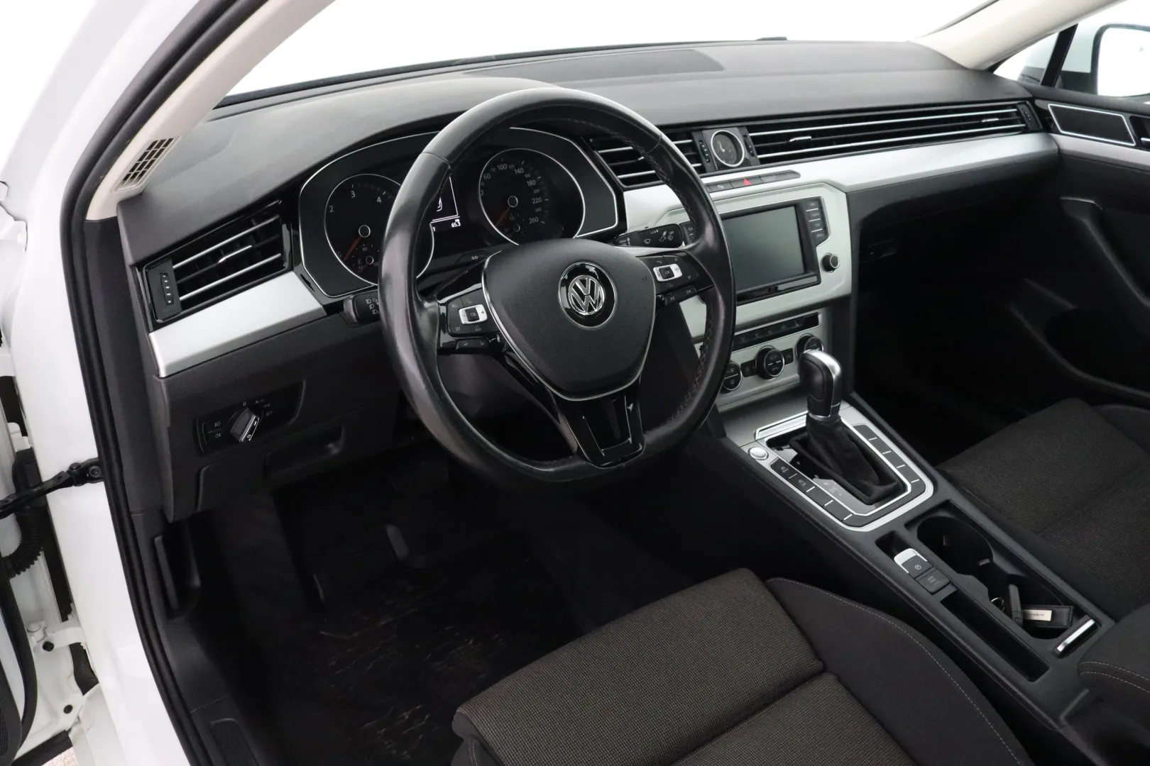 VOLKSWAGEN Passat FMP-939 carousel image