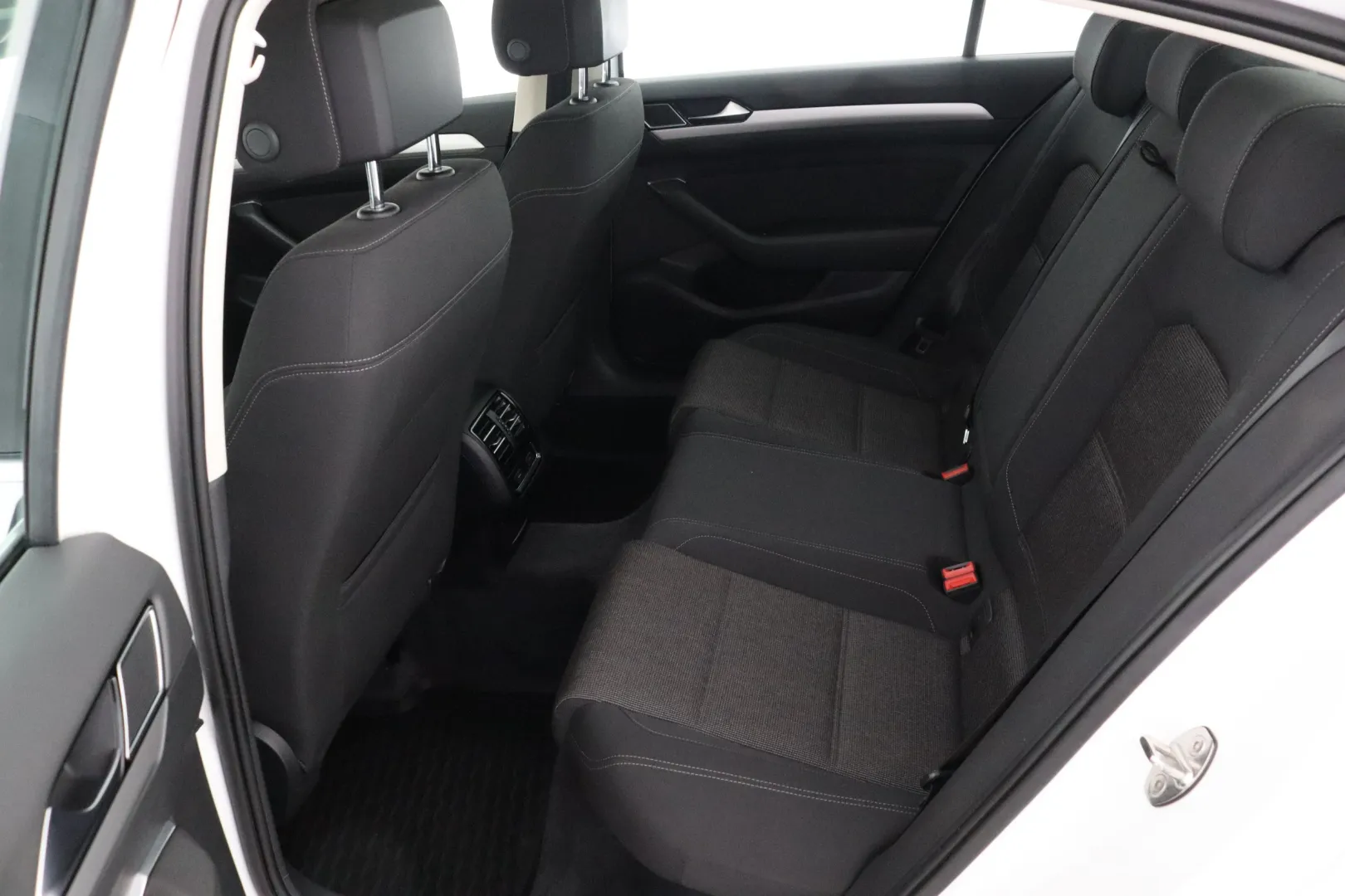 VOLKSWAGEN Passat FMP-939 carousel image